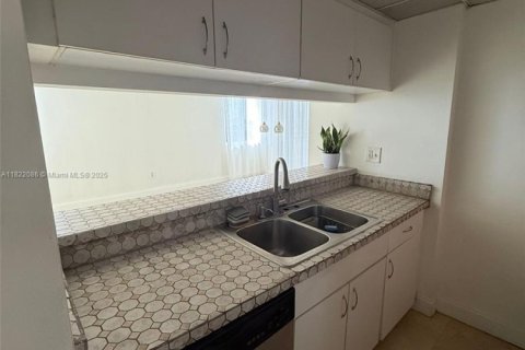 Condominio en venta en Miami, Florida, 2 dormitorios, 84.91 m2 № 1783834 - foto 11