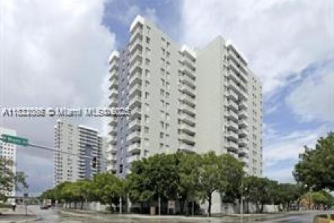 Condominio en venta en Miami, Florida, 2 dormitorios, 84.91 m2 № 1783834 - foto 4