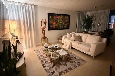 Condominio en venta en Miami, Florida, 2 dormitorios, 84.91 m2 № 1783834 - foto 7