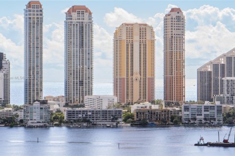 Condominio en alquiler en Aventura, Florida, 3 dormitorios, 286.32 m2 № 1932895 - foto 14