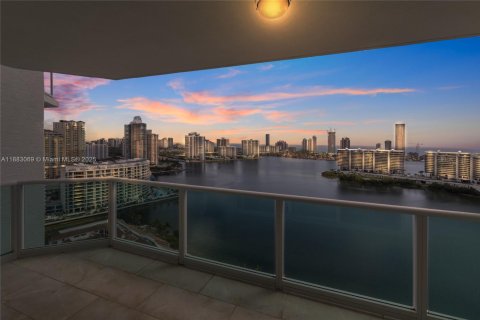Condominio en alquiler en Aventura, Florida, 3 dormitorios, 286.32 m2 № 1932895 - foto 12