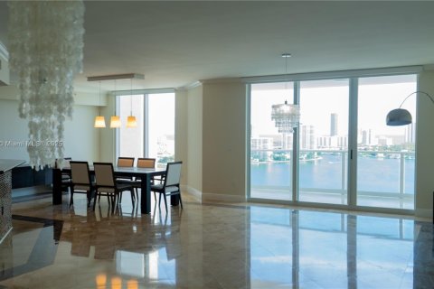 Condominio en alquiler en Aventura, Florida, 3 dormitorios, 286.32 m2 № 1932895 - foto 5