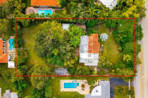 House in Miami, Florida 2 bedrooms, 140.84 sq.m. № 1992859 - photo 1