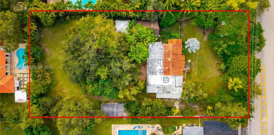 House in Miami, Florida 2 bedrooms, 140.84 sq.m. № 1992859