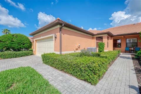 House in Venice, Florida 2 bedrooms, 146.23 sq.m. № 1875962 - photo 2