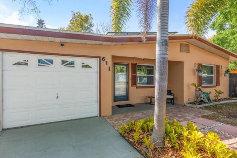 House in Largo, Florida 3 bedrooms, 124.02 sq.m. № 2225954