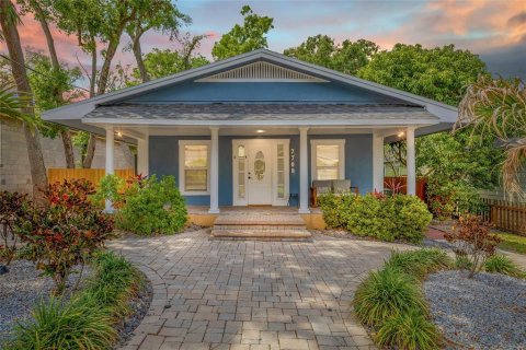 House in Tampa, Florida 3 bedrooms, 135.08 sq.m. № 1628601 - photo 2