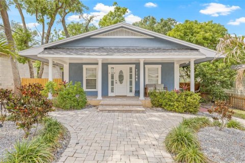 House in Tampa, Florida 3 bedrooms, 135.08 sq.m. № 1628601 - photo 1