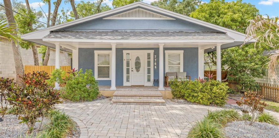 House in Tampa, Florida 3 bedrooms, 135.08 sq.m. № 1628601