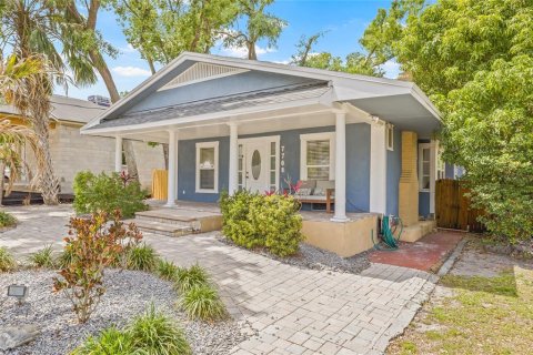 House in Tampa, Florida 3 bedrooms, 135.08 sq.m. № 1628601 - photo 6