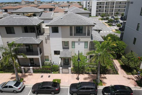 Touwnhouse à vendre à Doral, Floride: 3 chambres, 219.81 m2 № 2077322 - photo 5