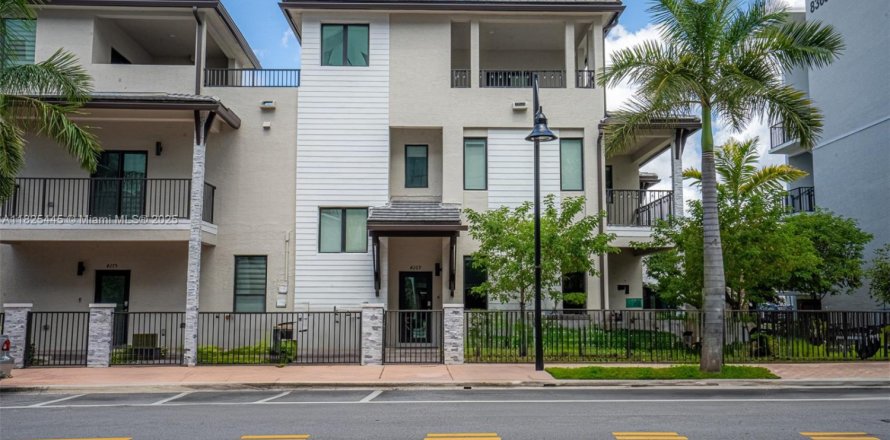 Touwnhouse à Doral, Floride 3 chambres, 219.81 m2 № 2077322