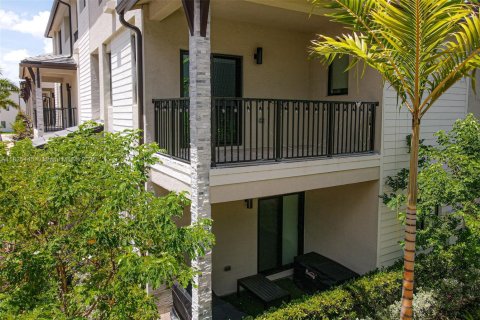 Touwnhouse à vendre à Doral, Floride: 3 chambres, 219.81 m2 № 2077322 - photo 3