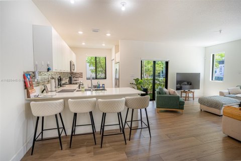 Touwnhouse à vendre à Doral, Floride: 3 chambres, 219.81 m2 № 2077322 - photo 11