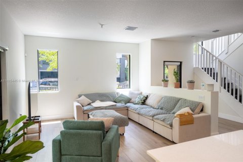 Touwnhouse à vendre à Doral, Floride: 3 chambres, 219.81 m2 № 2077322 - photo 13