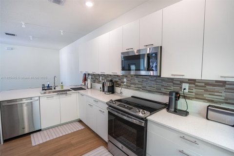 Touwnhouse à vendre à Doral, Floride: 3 chambres, 219.81 m2 № 2077322 - photo 8