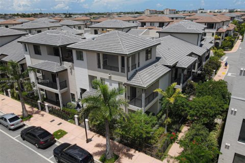 Touwnhouse à vendre à Doral, Floride: 3 chambres, 219.81 m2 № 2077322 - photo 6