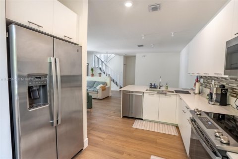 Touwnhouse à vendre à Doral, Floride: 3 chambres, 219.81 m2 № 2077322 - photo 9