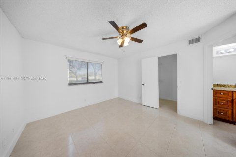Copropriété à vendre à Davie, Floride: 2 chambres, 102.19 m2 № 2152730 - photo 12