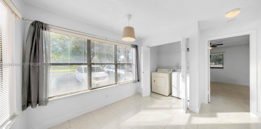 Condo à Davie, Floride, 2 chambres  № 2152730