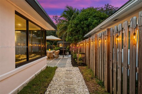 House in Fort Lauderdale, Florida 3 bedrooms № 1994841 - photo 10