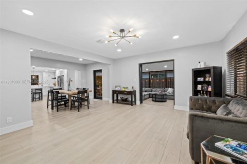 House in Fort Lauderdale, Florida 3 bedrooms № 1994841 - photo 17