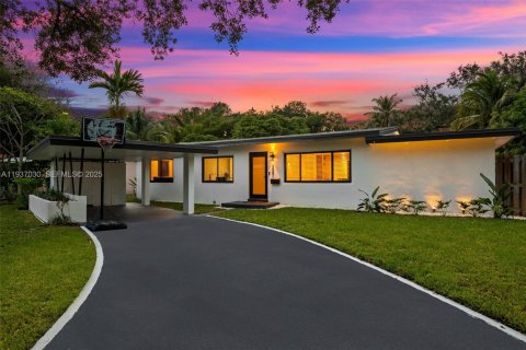 House in Fort Lauderdale, Florida 3 bedrooms № 1994841 - photo 11