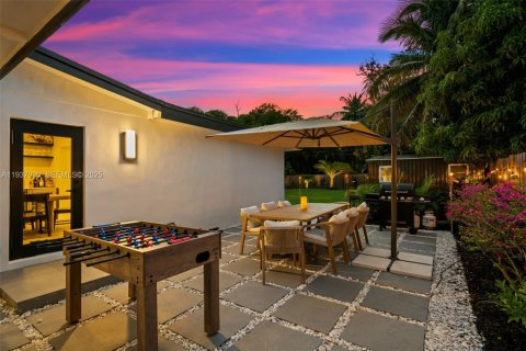 House in Fort Lauderdale, Florida 3 bedrooms № 1994841 - photo 1