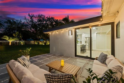 House in Fort Lauderdale, Florida 3 bedrooms № 1994841 - photo 8