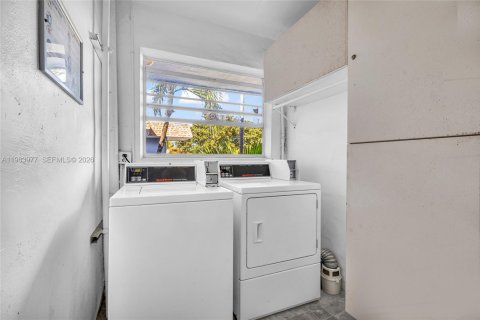 Купить кондоминиум в Халландейл-Бич, Флорида 1 спальня, 64.1м2, № 2025972 - фото 15