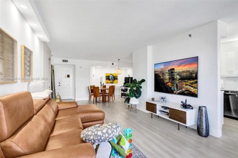 Condo in Hollywood, Florida, 2 bedrooms  № 1715060 - photo 6