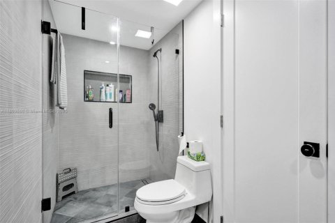 Condo in Hollywood, Florida, 2 bedrooms  № 1715060 - photo 17
