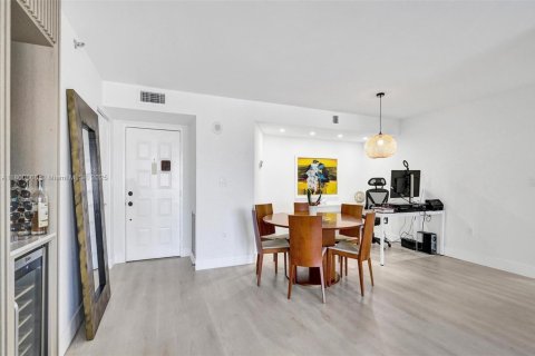 Condo in Hollywood, Florida, 2 bedrooms  № 1715060 - photo 8