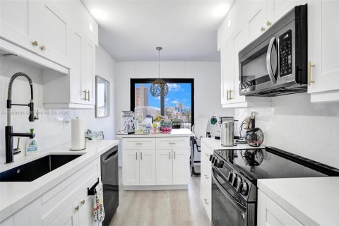 Condo in Hollywood, Florida, 2 bedrooms  № 1715060 - photo 10