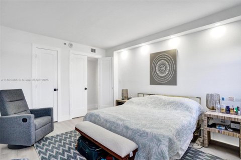 Condo in Hollywood, Florida, 2 bedrooms  № 1715060 - photo 25