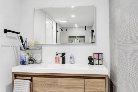 Condo in Hollywood, Florida, 2 bedrooms  № 1715060 - photo 18