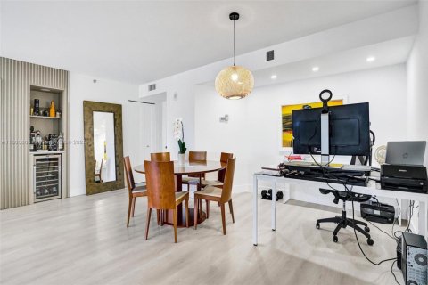 Condo in Hollywood, Florida, 2 bedrooms  № 1715060 - photo 9