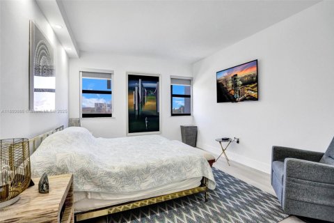 Condo in Hollywood, Florida, 2 bedrooms  № 1715060 - photo 23