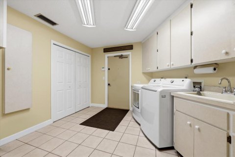 House in Sarasota, Florida 4 bedrooms, 353.49 sq.m. № 2151861 - photo 19