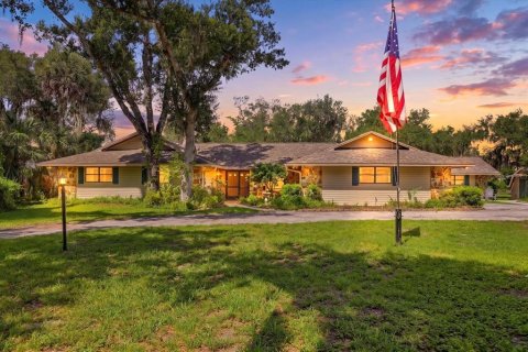 House in Sarasota, Florida 4 bedrooms, 353.49 sq.m. № 2151861