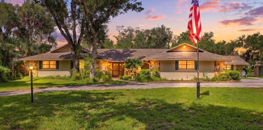 House in Sarasota, Florida 4 bedrooms, 353.49 sq.m. № 2151861