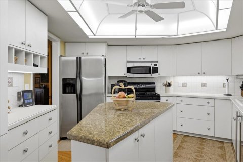 House in Sarasota, Florida 4 bedrooms, 353.49 sq.m. № 2151861 - photo 16