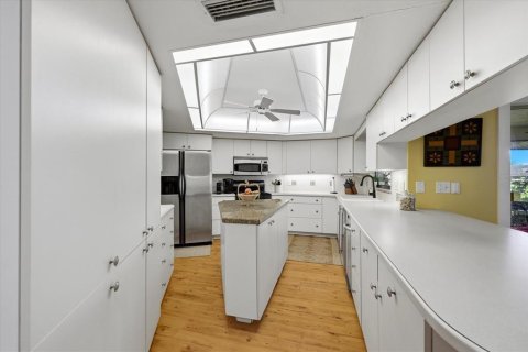House in Sarasota, Florida 4 bedrooms, 353.49 sq.m. № 2151861 - photo 15