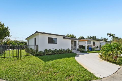 Villa ou maison à vendre à Coral Gables, Floride: 5 chambres, 163.97 m2 № 1969020 - photo 3