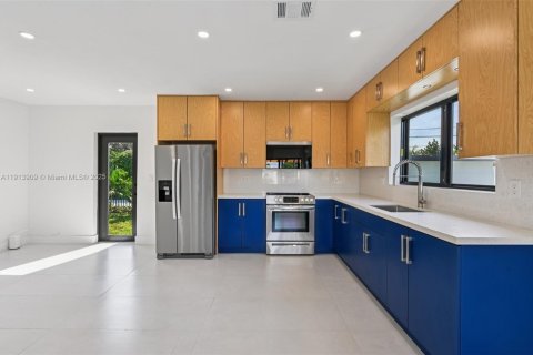 Villa ou maison à vendre à Coral Gables, Floride: 5 chambres, 163.97 m2 № 1969020 - photo 10