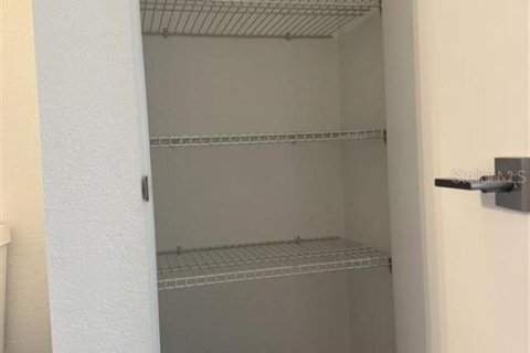 Touwnhouse à vendre à Orlando, Floride: 3 chambres, 169.92 m2 № 2413490 - photo 4