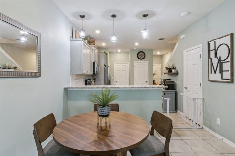 Townhouse in Tampa, Florida 2 bedrooms, 147.53 sq.m. № 2223679 - photo 8