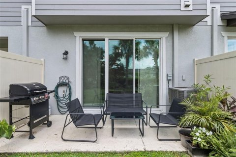 Townhouse in Tampa, Florida 2 bedrooms, 147.53 sq.m. № 2223679 - photo 24