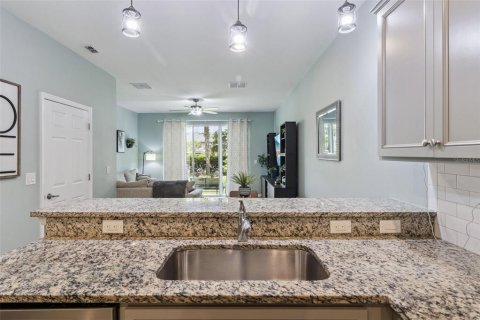 Townhouse in Tampa, Florida 2 bedrooms, 147.53 sq.m. № 2223679 - photo 9