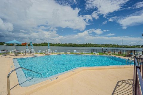 Condominio en venta en Indian Rocks Beach, Florida, 2 dormitorios, 96.62 m2 № 1903986 - foto 1